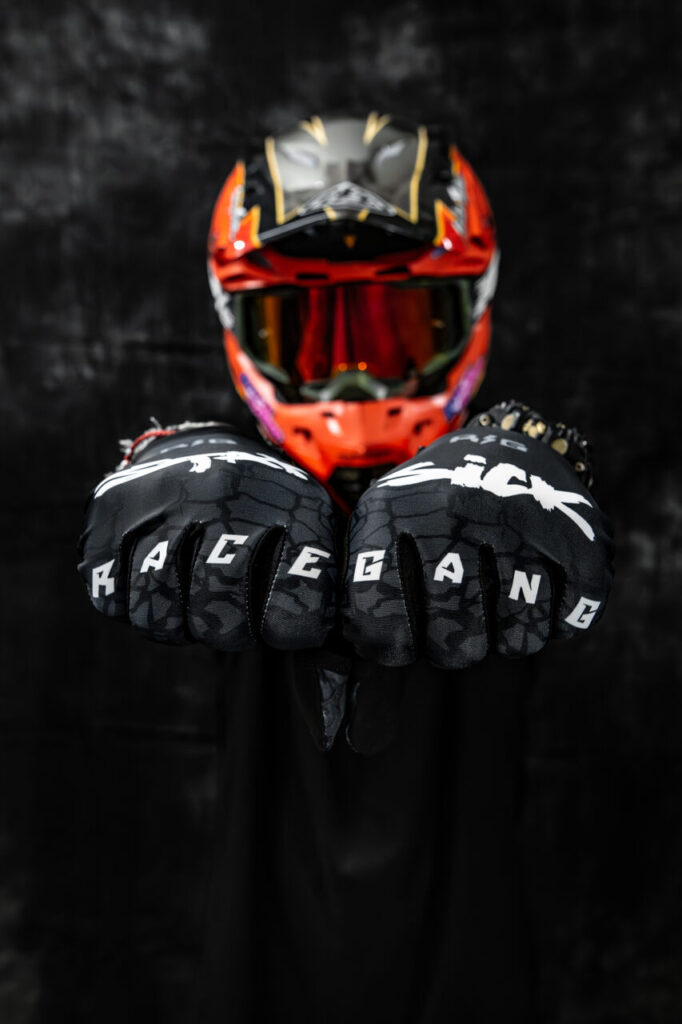 Czarne rękawiczki RaceGang, silikonowe paski, pewny chwyt, motocross, sporty wodne, rower.