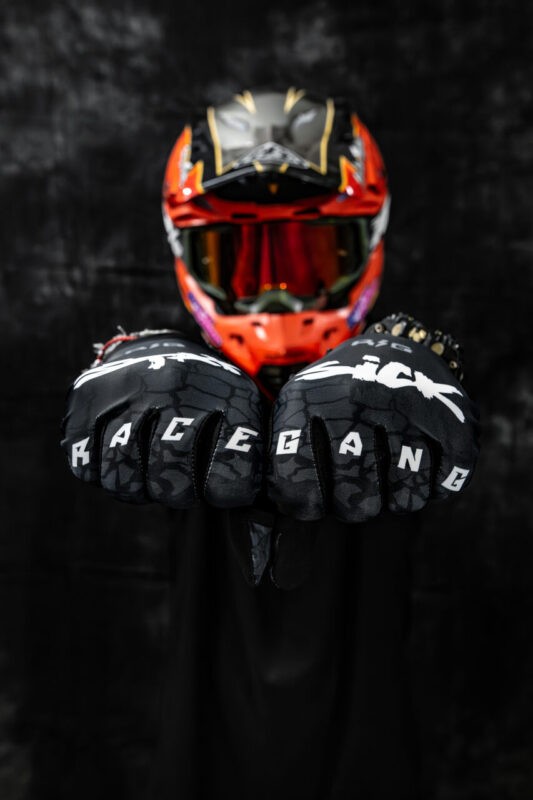 Czarne rękawiczki RaceGang, silikonowe paski, pewny chwyt, motocross, sporty wodne, rower.
