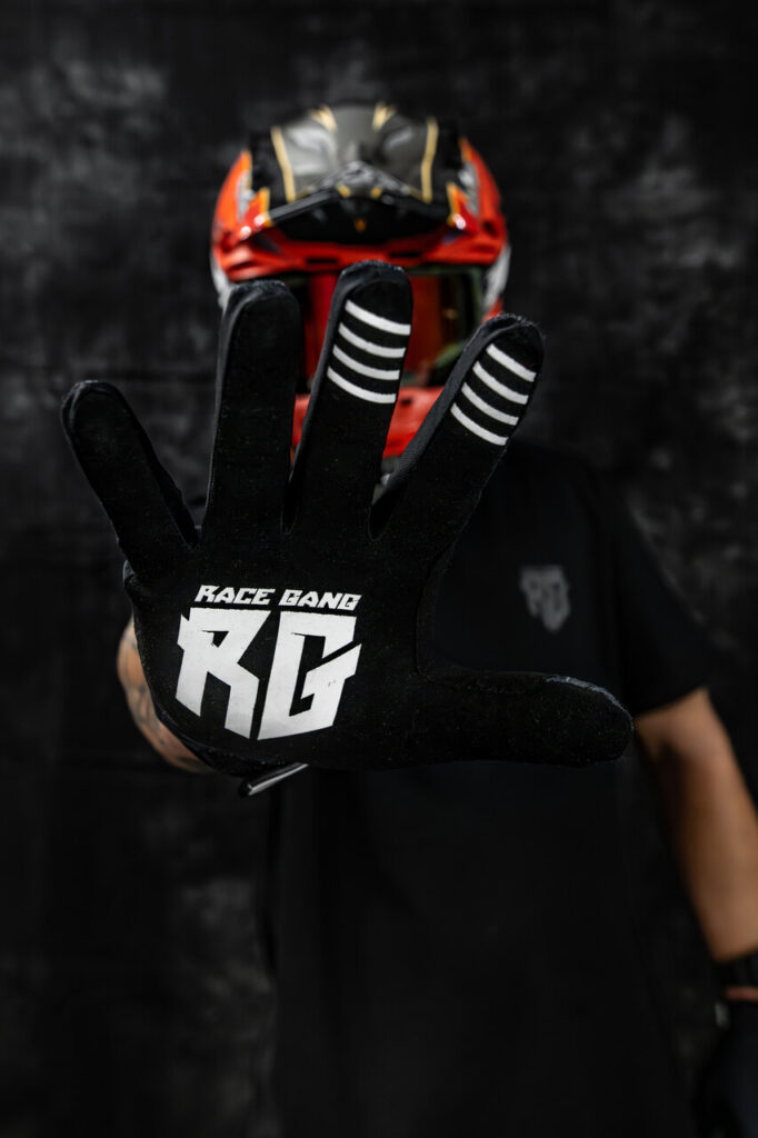 Czarne rękawiczki RaceGang, silikonowe paski, stabilność, motocross, sporty wodne, rower.