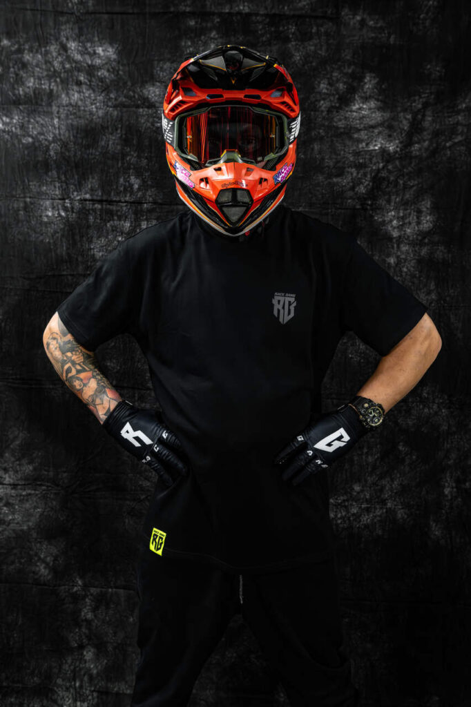 Czarne rękawiczki sportowe RaceGang, silikonowe paski, motocross, rower, skuter wodny, pewny chwyt, kontrola nad maszyną.