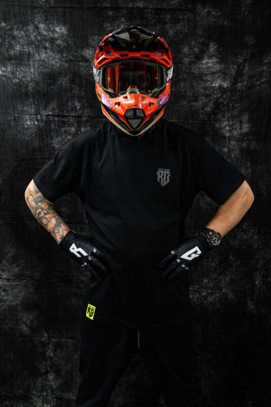 Czarne rękawiczki sportowe RaceGang, silikonowe paski, motocross, rower, skuter wodny, pewny chwyt, kontrola nad maszyną.